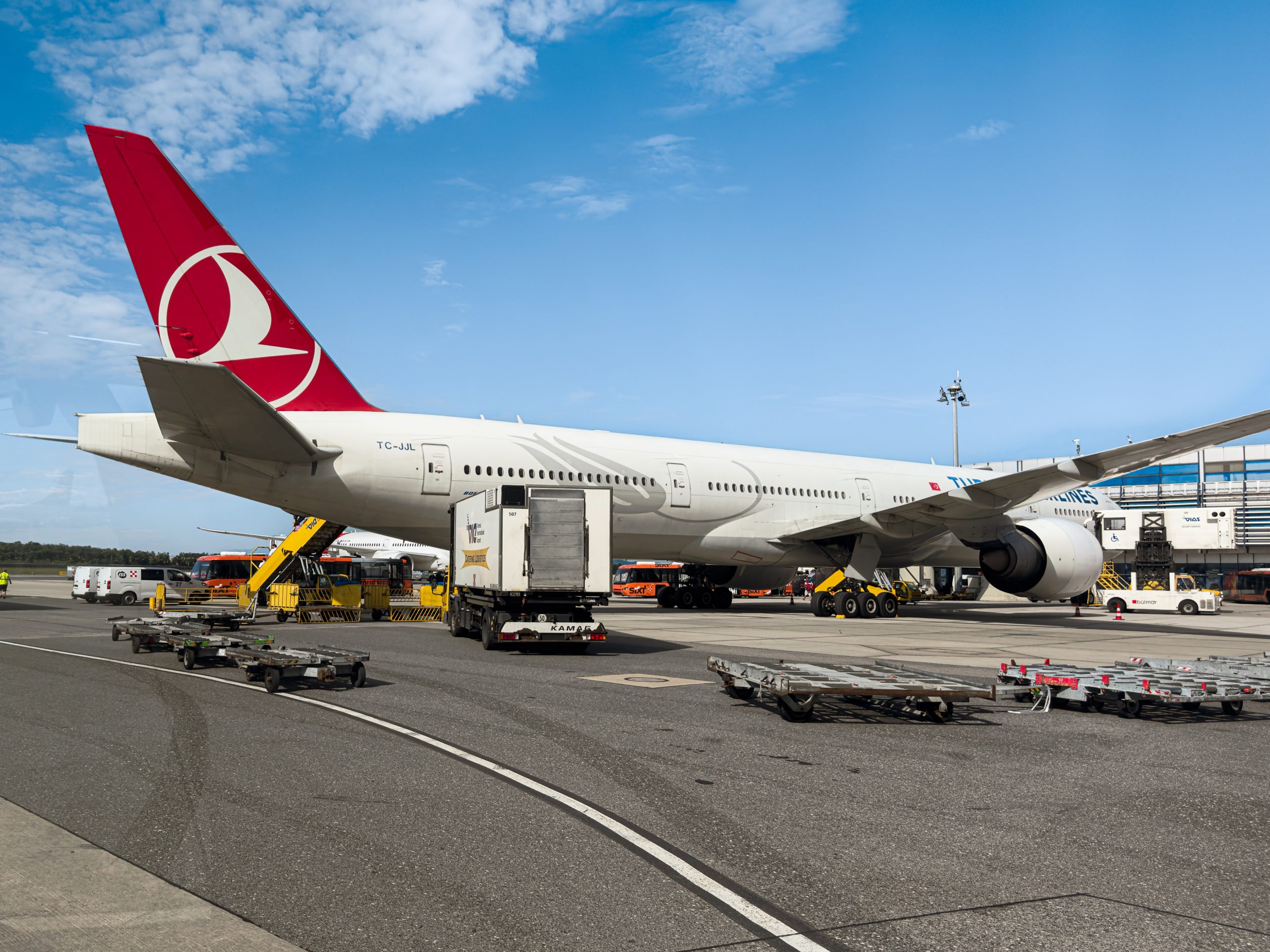 Стамбул – Вена TK1883 в бизнес-классе Б777-300ER Turkish Airlines